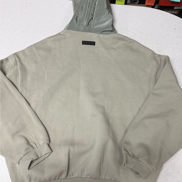 Fear of God Essentials Sweatshirt in Light Olive - Picture 2 of 4